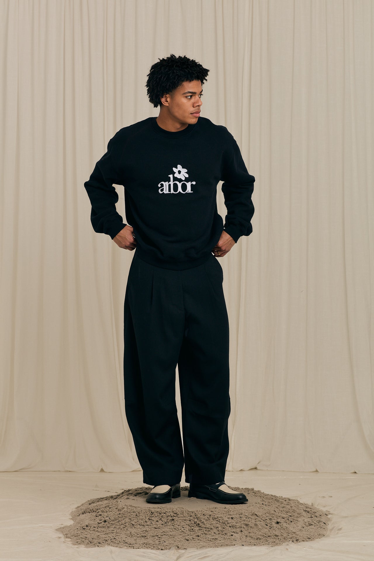 Arbor Flower Black Crewneck