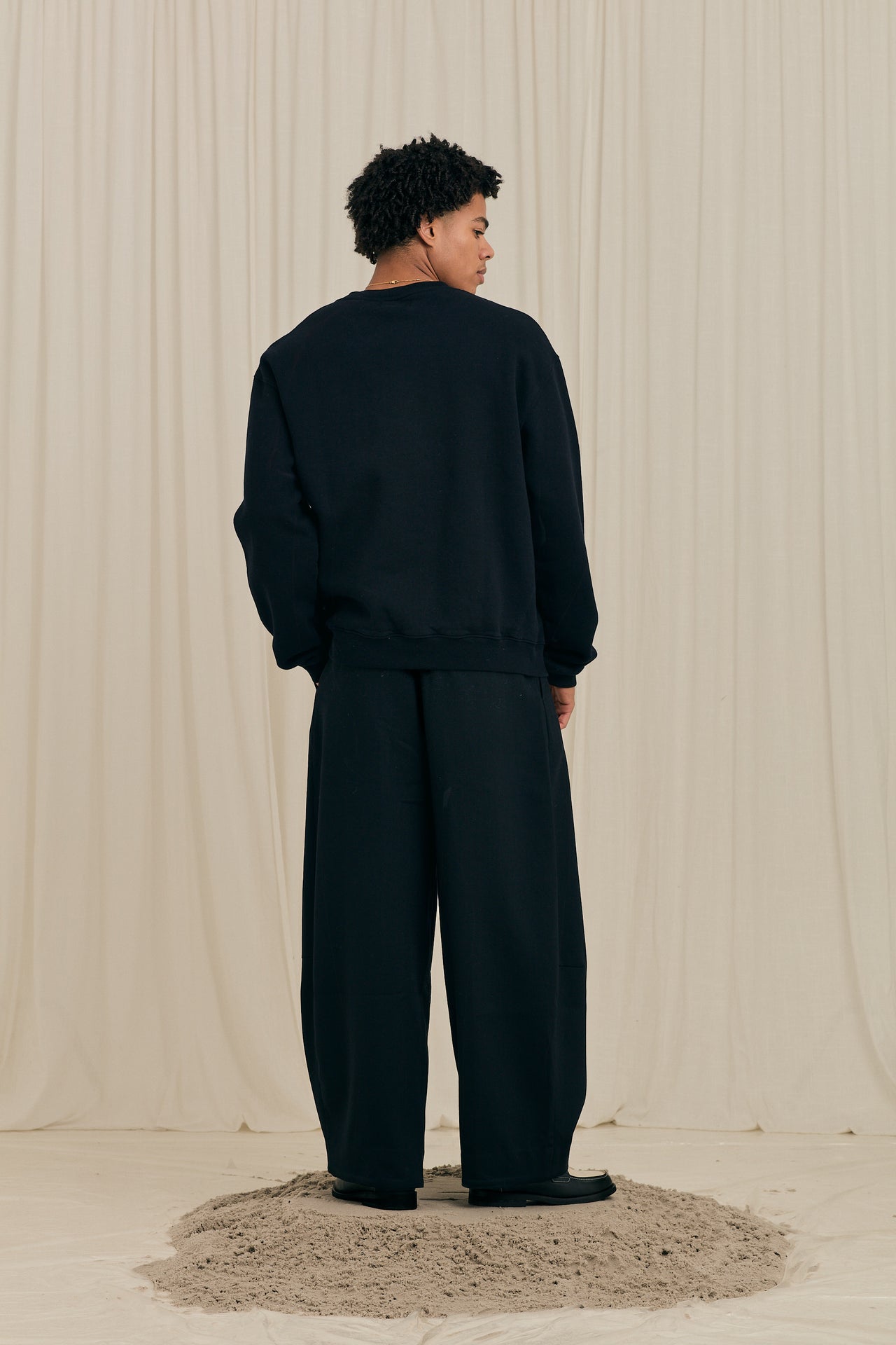 Arbor Flower Black Crewneck